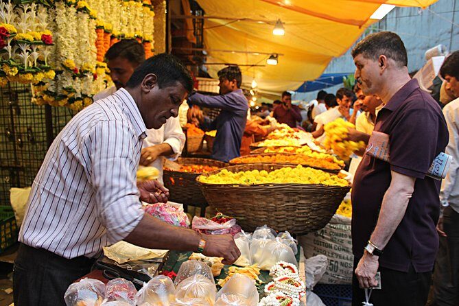 The Colourful Early Morning Tour - Girgaon’s Iskcon Temple: spirituality you can actually see