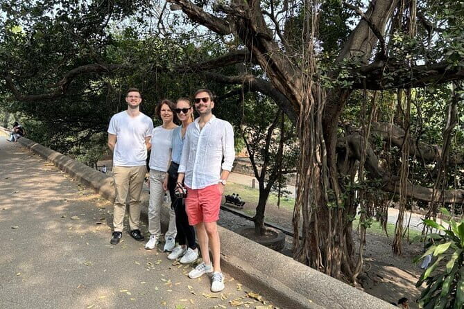 The Complete Pune Experience: A Full-Day Tour (AC Car Tour) - Shreemant Dagdusheth Halwai Ganpati Mandir: Devotion, Then Food Tasting