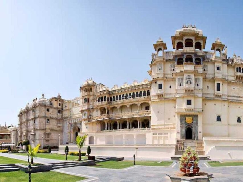 Transfer Jodhpur To Udaipur Via Ranakpur & Kumbhalgarh Fort - A Comfortable One-Way Ride With Two Big Rajasthan Stops