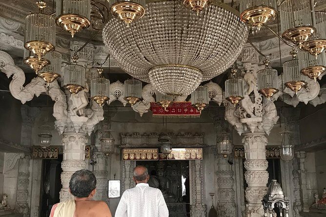 Travel 12 days in wonderful Maharashtra - Churchgate to Dharavi: a reality check that makes the spiritual theme stronger