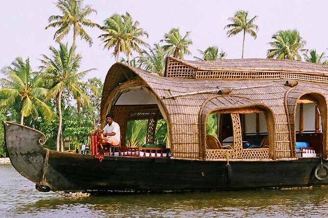 Trivandrum Private Tour: Overnight Alleppey Backwaters Houseboat Cruise - Day One on the Backwaters: Villages, Palms, and Your First Views
