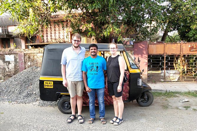 Tuk-Tuk Shopping Tour in Kochi – Spices,Crafts,Silks & Souvenirs - Silks & Crafts Museum and Antique Museum Kochi: textiles, crafts, and serious browsing