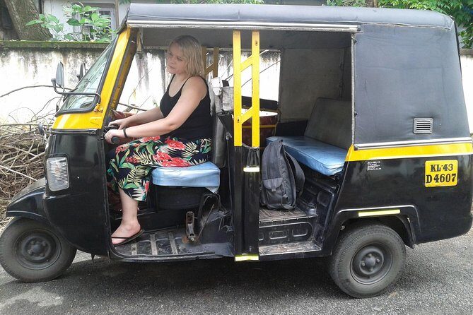 Tuk-Tuk Shopping Tour in Kochi – Spices,Crafts,Silks & Souvenirs - Mattancherry streets: the local rickshaw warm-up