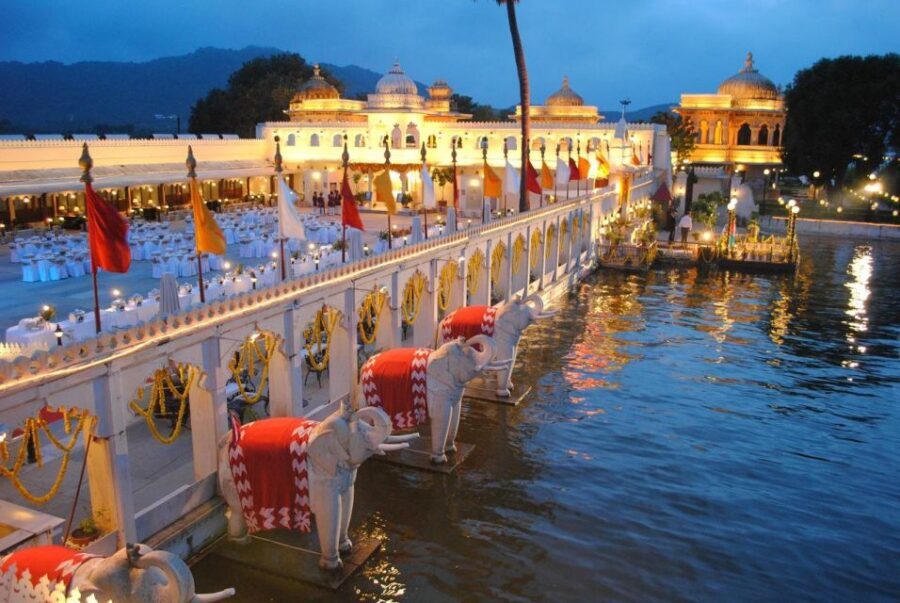 Udaipur: City Palace Museum Tour and Lake Pichola Boat Tour - Jagdish Temple just outside the palace walls: continuous worship since 1651