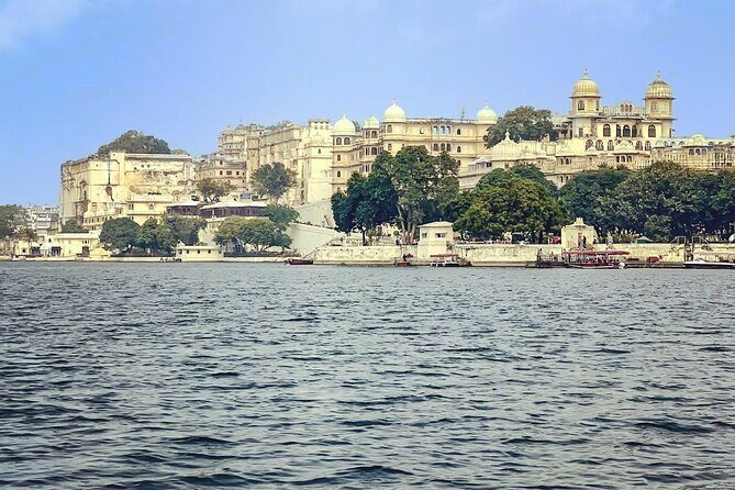 Udaipur City Private Luxury Tour With Guide - City Palace of Udaipur: Rajasthani-Mughal style with a big view