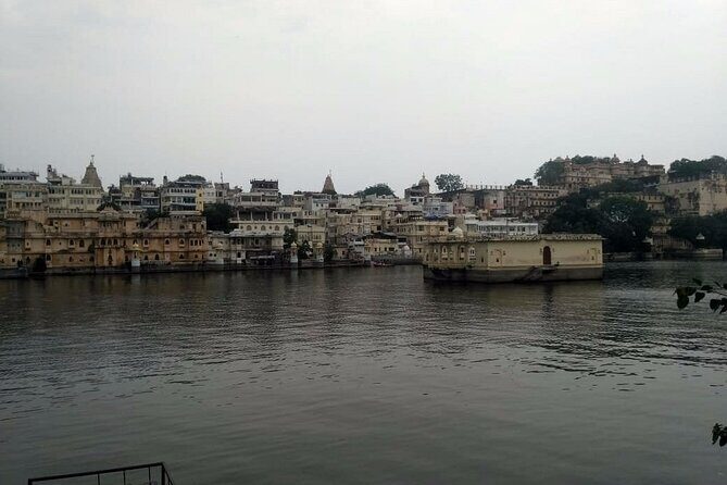 Udaipur City Private Luxury Tour With Guide - Jagdish Temple: short visit, strong visual details