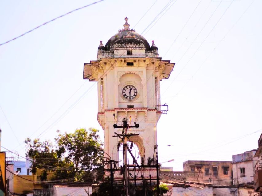 Udaipur Cultural Walking Tour with Local Snacks - Shree Sheetal Nath Kaanch Swetamber Jain Temple: a calm pause with a clear story