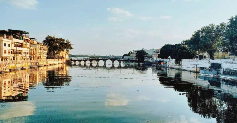 Udaipur Cultural Walking Tour with Local Snacks - Daiji Bridge and Gangaur Ghat Marg: walking views with local momentum