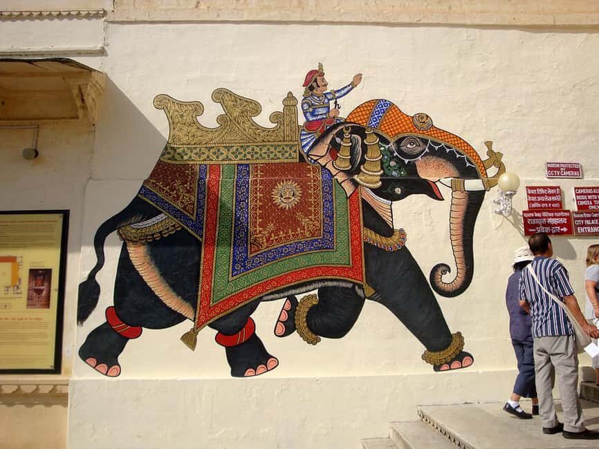 Udaipur: Full-Day Sightseeing Tour with Optional Guide - City Palace: Rajput design on a hill with real lake views