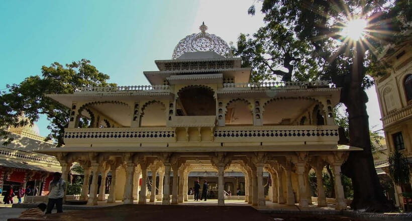 Udaipur: Guided Day Trip to Chittorgarh Fort - Entering Chittorgarh Fort: UNESCO Power in a Fort That Still Breathes