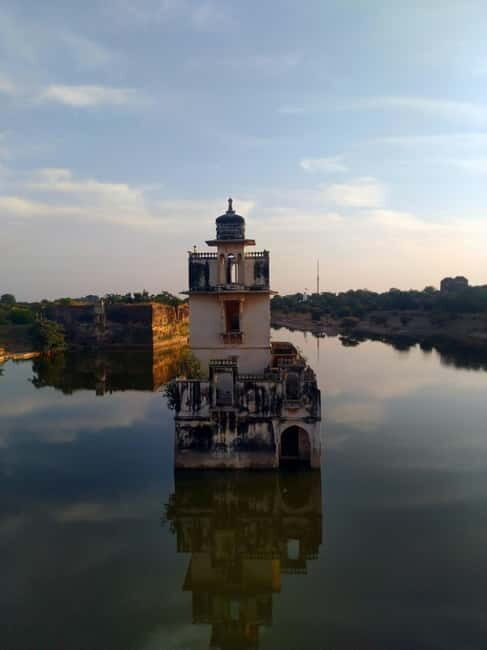 Udaipur: Guided Day Trip to Chittorgarh Fort - Rana Kumbha Palace and Padmini Palace: Royal Power and the Legends People Still Talk About
