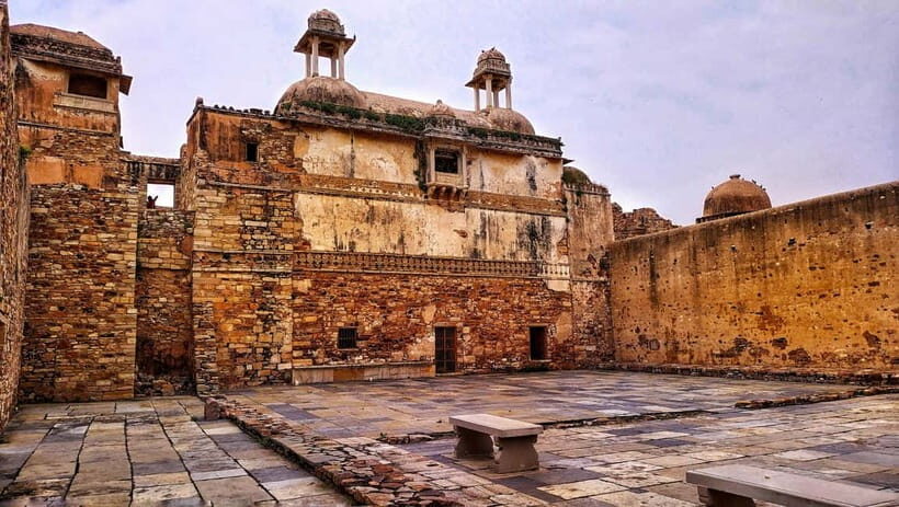 Udaipur: Guided Day Trip to Chittorgarh Fort - Seven Gates: The Fort’s Defense Logic, Explained One Turn at a Time