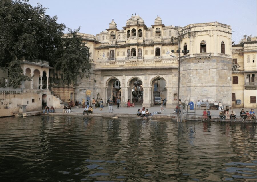 Udaipur: Guided Walking Tour of Ghats with Boat Ride - Key highlights to look for on this Udaipur ghats tour