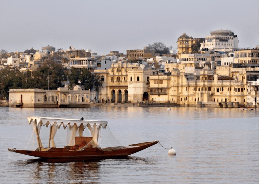 Udaipur: Guided Walking Tour of Ghats with Boat Ride - Practicalities: how to make the 2-hour plan actually work for you