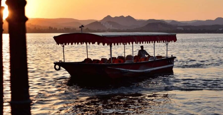 Udaipur: Guided Walking Tour of Ghats with Boat Ride - Lake Pichola Ghats and Boat Ride: what you’re really paying for