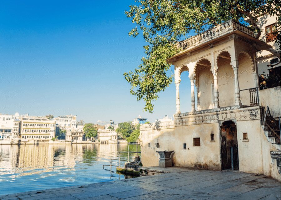 Udaipur: Guided Walking Tour of Ghats with Boat Ride - What the route does well—and where it can feel stressful