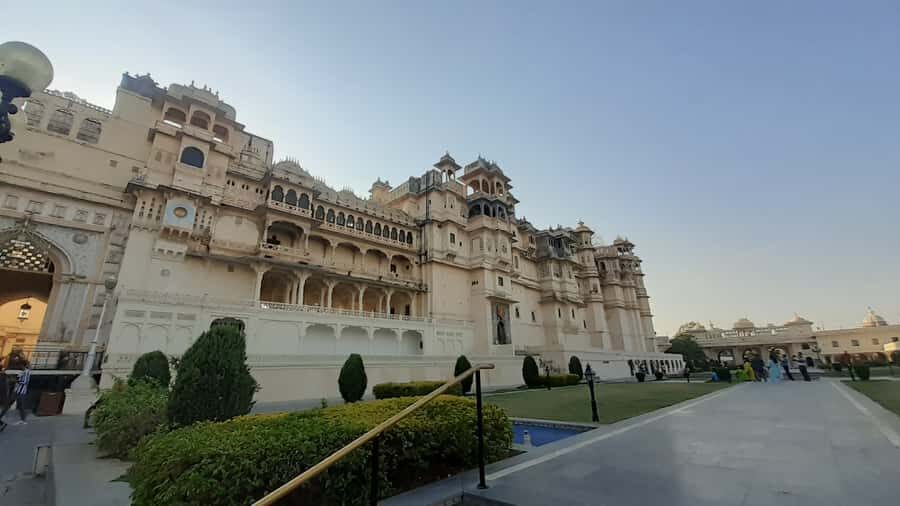 Udaipur Highlights: Private City Sightseeing guided tour - Jagdish Temple: Carvings, Context, and Old-City Rhythm