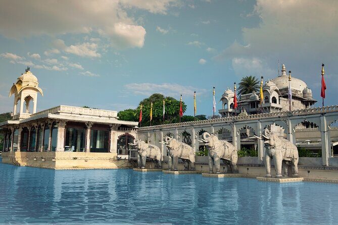 Udaipur in Full Day Sightseeing 8+places with Entrances fees - Pickup, timing, and the real rhythm of an 8-hour sightseeing day