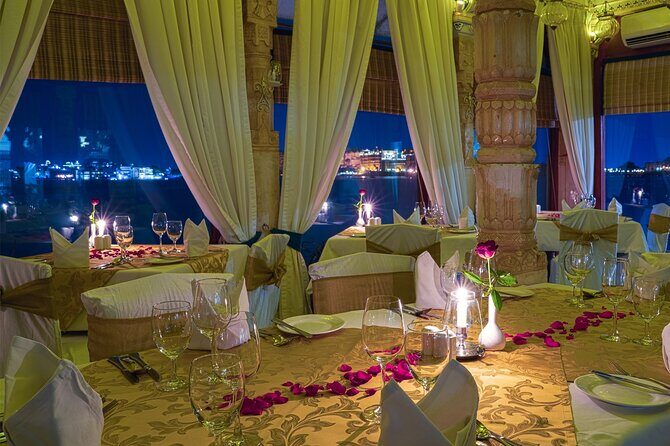 Udaipur: Jag Mandir Island Dinner with Boat Ride transfers - Service and the pace: where expectations can differ