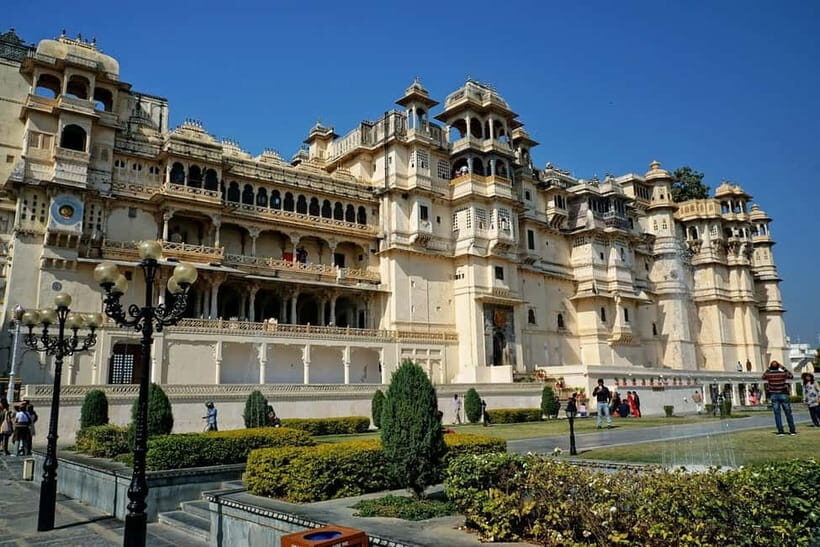 Udaipur Local Sightseeing Tour by Tuk-tuk (Rikshaw) - Key moments that make this Udaipur day work