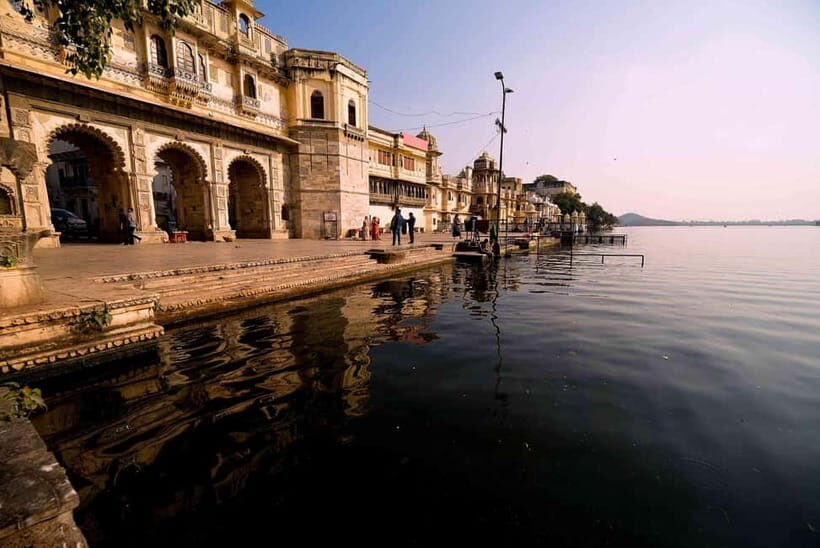 Udaipur Local Sightseeing Tour by Tuk-tuk (Rikshaw) - Jagdish Temple to City Palace: a morning that mixes faith and power