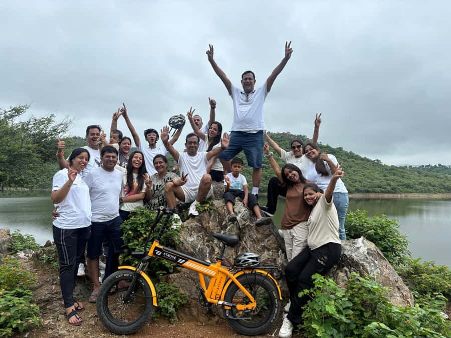 Udaipur: Off-the-Beaten Path Guided E-Bike Tour - Badi Lake Tea Break and the Magic Tree Photo Moment