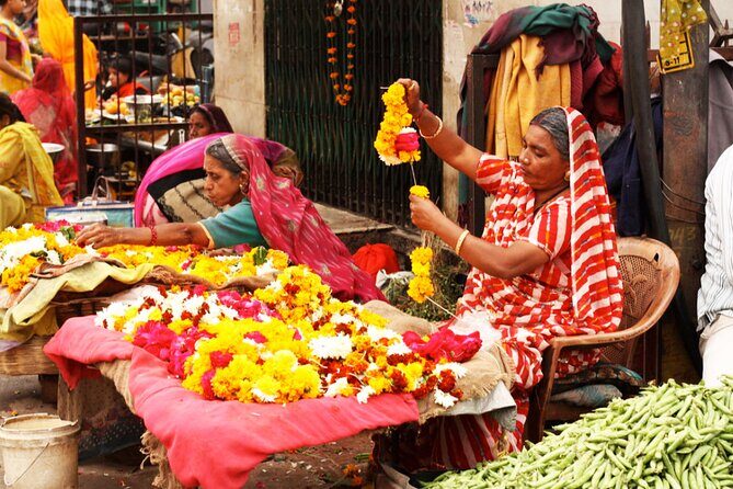 Udaipur Shopping Tour with Pickup and Drop Off - Stop 5: Hathipole for Folk Art and the Art of Bargaining