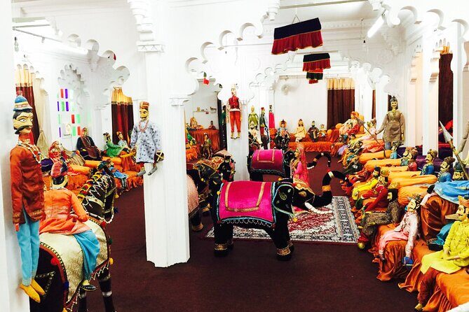 Udaipur Shopping Tour with Pickup and Drop Off - Stop 7: Chetak Circle and Rajasthali for Traditional Merchandise