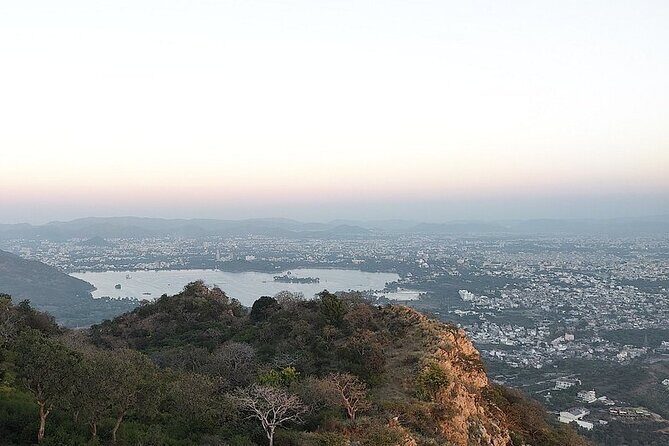 Udaipur Sightseeing Day Tour with Professional Guide and Driver - Pickup, A/C Private Vehicle, and How the Schedule Feels