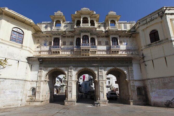 Udaipur Sightseeing Day Tour with Professional Guide - Lake Pichola boat ride: water views and the Jag Mandir option
