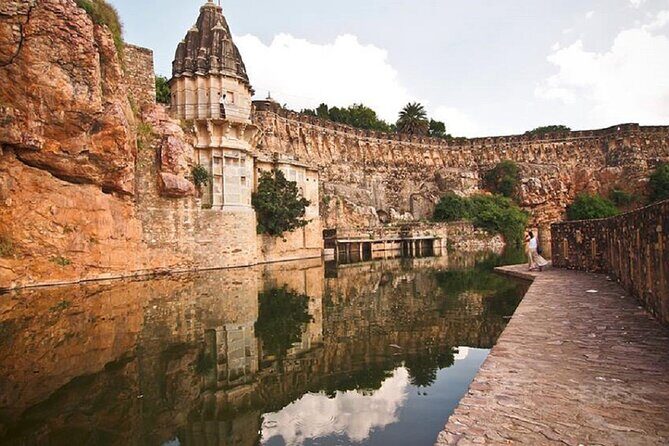 Udaipur to Jaipur via Visiting Chittorgarh Fort guide tour - Pacing and timing: a 10-hour day with one main sightseeing anchor