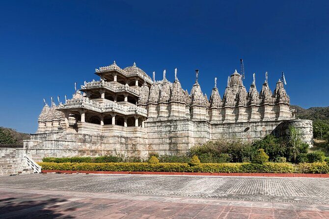 Udaipur to Jodhpur Drop with Kumbhalgarh Fort & Ranakpur Stop - Ranakpur Jain Temple: a quick stop with big architectural payoff