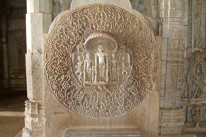 Udaipur to Jodhpur Drop with Kumbhalgarh Fort & Ranakpur Stop - Car size, group fit, and real-world comfort