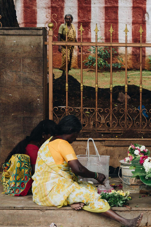 Vannakam Madurai - Explore Madurai like a local - Flower garland making: A fragrant craft with temple purpose