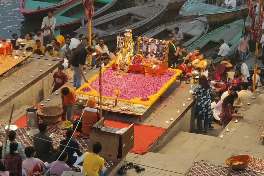 Varanasi: 3-Hour Evening Aarti Tour and Boat Ride - Setting Off From Dasaswamedh Ghat (And What Comes First)