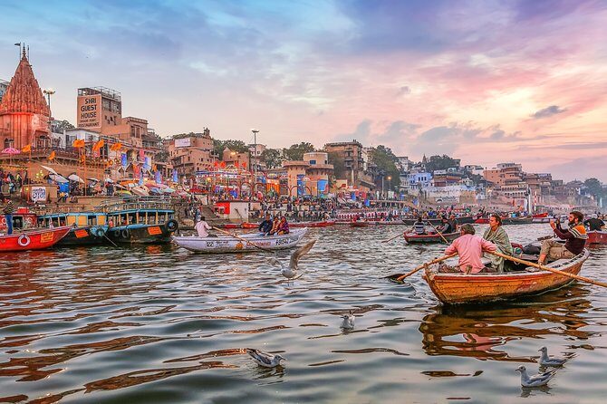 Varanasi Boat Ride and Ancient Temples Day Tour with Breakfast - Getting Your Bearings on Foot: Narrow Lanes and Temple Rules