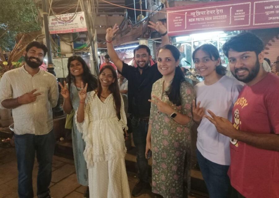 Varanasi: Cycle of Life, Death, and Rebirth Guided Tour - Walking the other ghats of Kashi: lots of old corners, one story