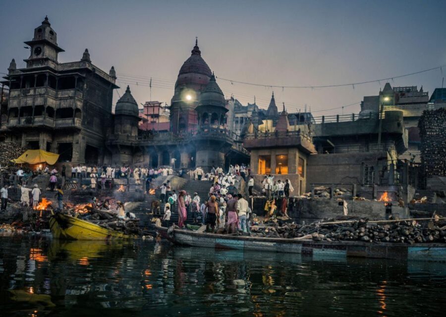 Varanasi: Cycle of Life, Death, and Rebirth Guided Tour - Sun, shade, and the small stuff that saves your day