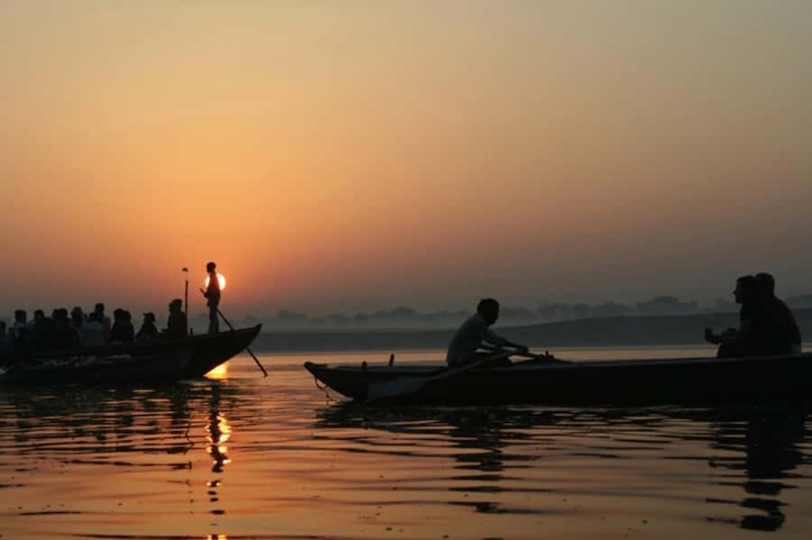 Varanasi: Half-Day City Tour and Evening Aarti (Worship) - Walking behind the Ghats: narrow alleys, temples, and market streets
