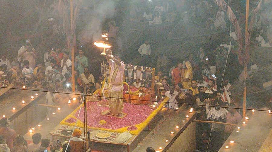 Varanasi: Half-Day City Tour and Evening Aarti (Worship) - Rooftop dinner after the rituals: a view-forward finish