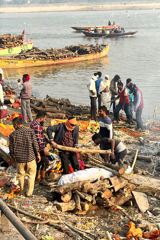 Varanasi: Manikarnika Ghat (Oldest Cremation Site) Tour - Arriving in Varanasi, Then Right Into the Meaning