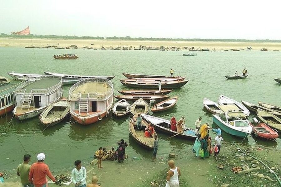 Varanasi: Morning Tour with Yoga Session and Boat Ride - Akhada training at the earliest hour: martial arts in a real setting