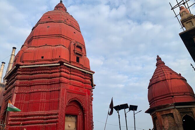 Varanasi Mysteries Walk: A Journey through Life and Death - Golden Temple (Kashi Vishwanath) and Dasaswamedh Ghat: seeing Varanasi as one story