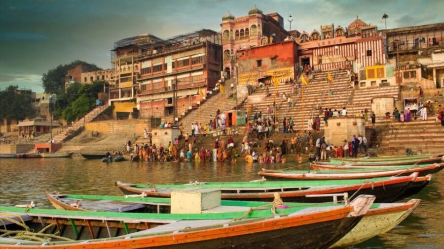 Varanasi: Night Boat Ride, Aarti Ceremony and Dinner - Assi Ghat and Manikarnika Ghat: quick views that set the tone