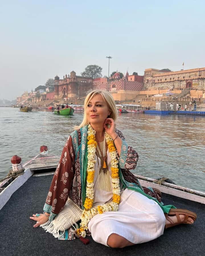 Varanasi: Private Heritage Walking Tour & Sunrise Boat Ride - The Heritage Walking Portion: Streets, Temple Areas, and Ghat Connections