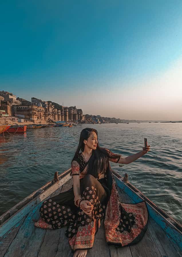 Varanasi: Private Heritage Walking Tour & Sunrise Boat Ride - Private Boat Ride on the Ganges: Manikarnika Ghat Up Close