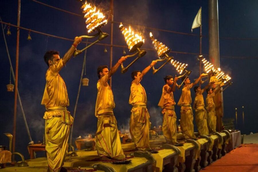 Varanasi: Private Highlights Day Trip with Ganges Cruise - Banaras Hindu University and the Birla Temple replica: a smart break from the ghats