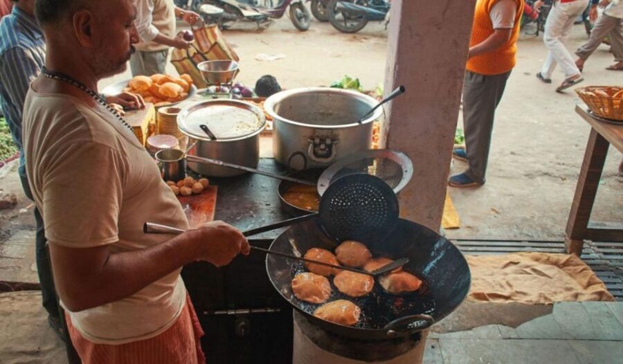 Varanasi: Private Highlights Day Trip with Ganges Cruise - Manikarnika ghat and Dashashwamedh Ghat: facing the river’s most powerful moments