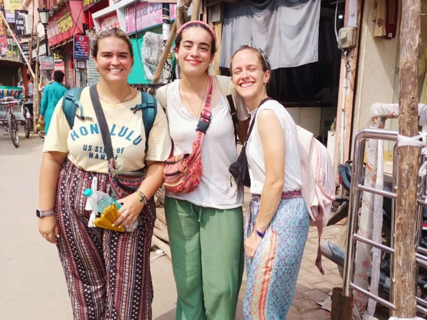 Varanasi Walking Tour with Local Snacks - Meeting the guide and settling into a small-group route