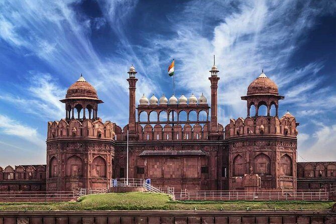 Viator Recommended Full Day Old and New Delhi City Tour - Old Delhi: Bangla Sahib, Jama Masjid, and a Tuk-tuk Ride Through Market Streets